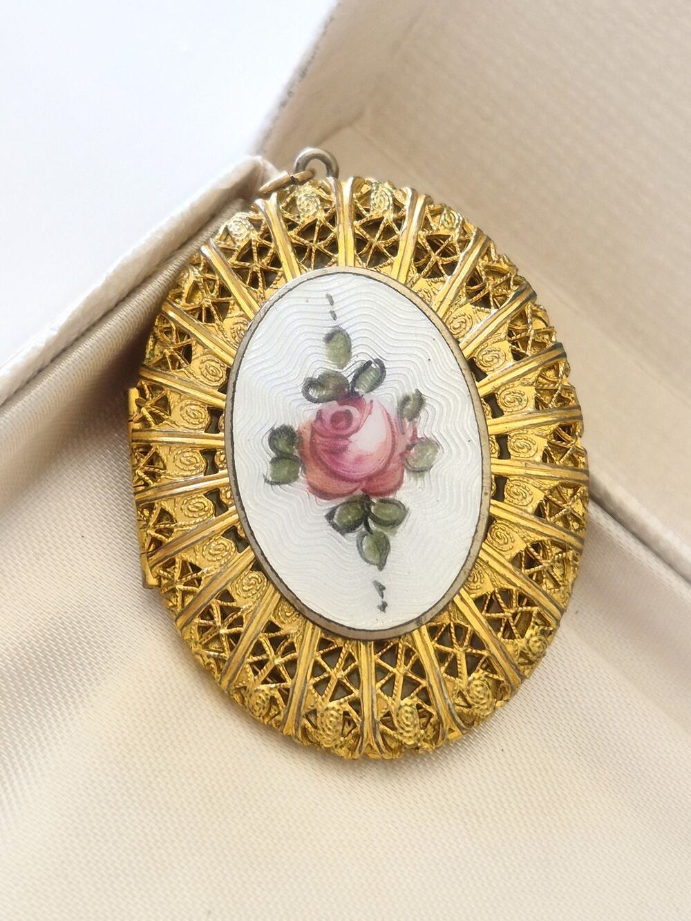 Antique Gold Tone Filigree Guilloche Enamel Photo Locket Pendant39